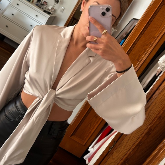 Satin crop top - Picture 2 of 3